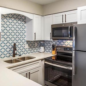 One-Bedroom King Suite